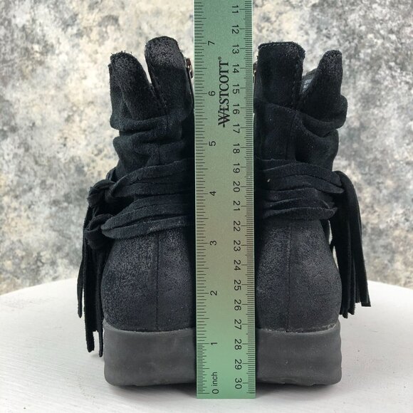 Born Women's Size 6.5M Cross Black Leather Fringe Side Zip Ankle Boots D70303 - Picture 8 of 14